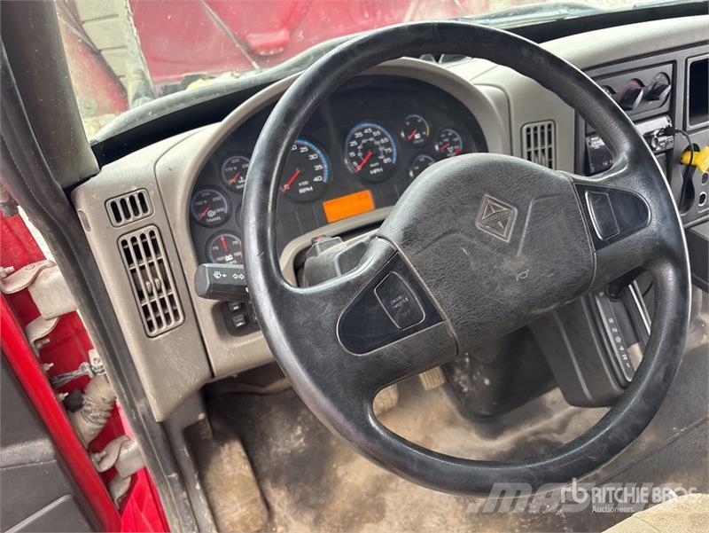 International 4300M7 SBA Flakbilar/Pickuper