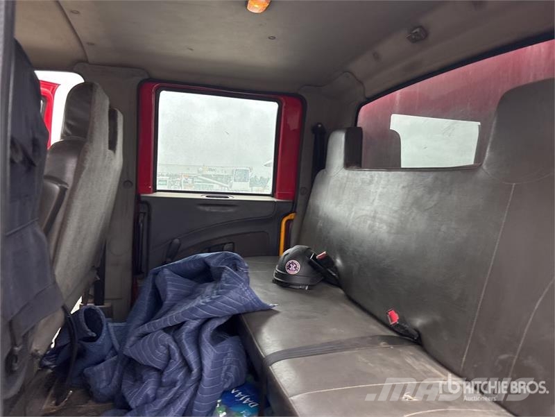 International 4300M7 SBA Flakbilar/Pickuper