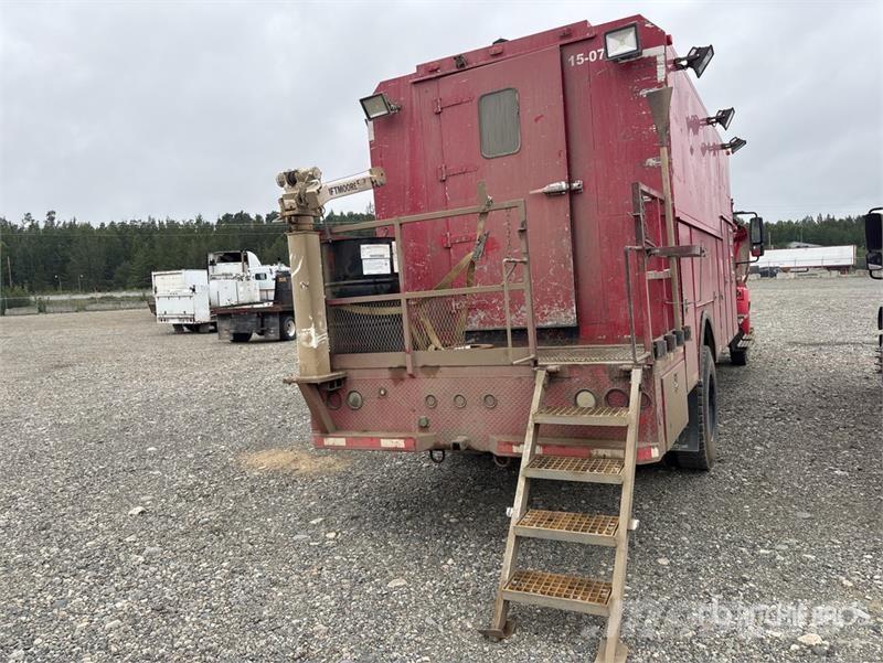 International 4300M7 SBA Flakbilar/Pickuper