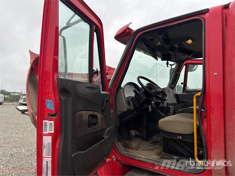 International 4300M7 SBA Flakbilar/Pickuper