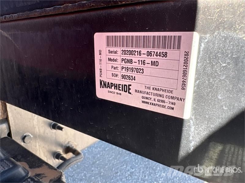 International 4400 Plošinové nákladné automobily/nákladné automobily so sklápacími bočnicami