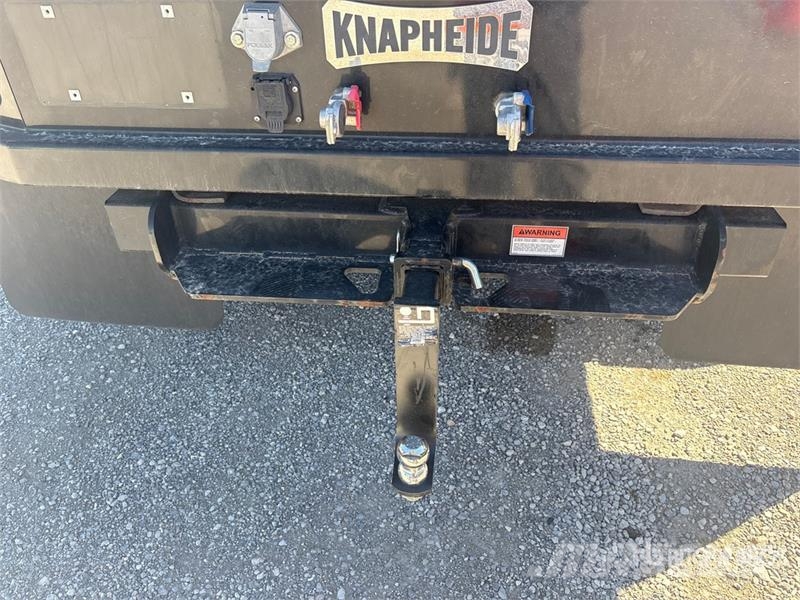International 4400 Plošinové nákladné automobily/nákladné automobily so sklápacími bočnicami