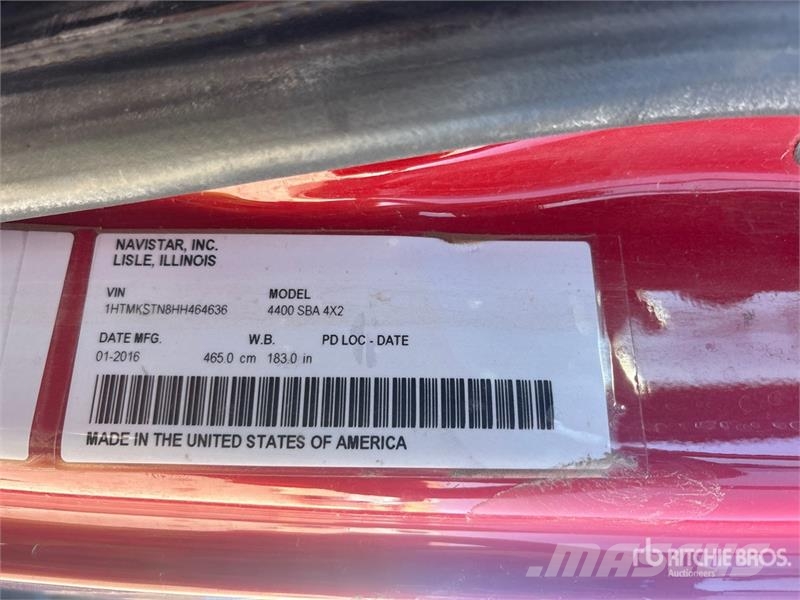 International 4400 Plošinové nákladné automobily/nákladné automobily so sklápacími bočnicami
