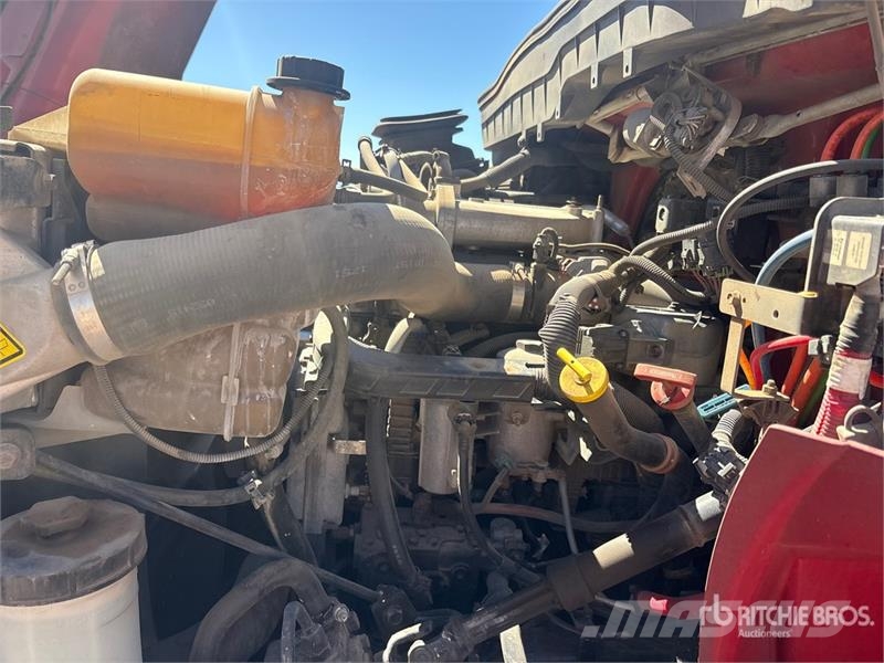 International 4400 Plošinové nákladné automobily/nákladné automobily so sklápacími bočnicami