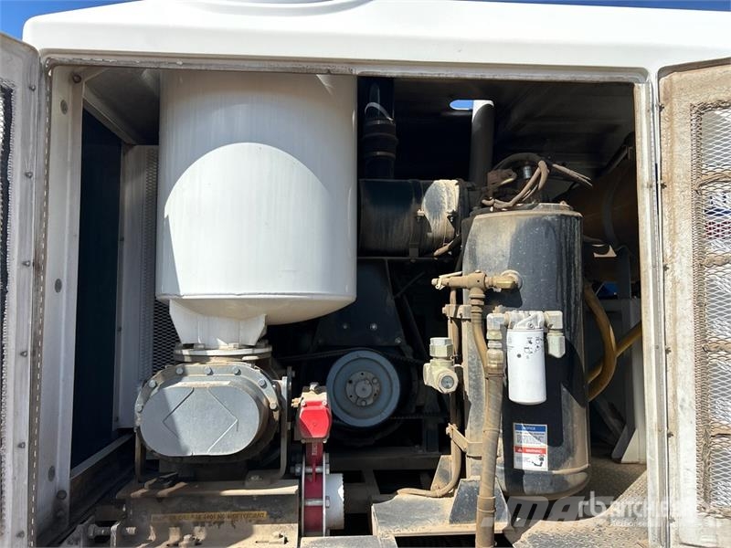 International 4400 Vakuumski tovornjaki
