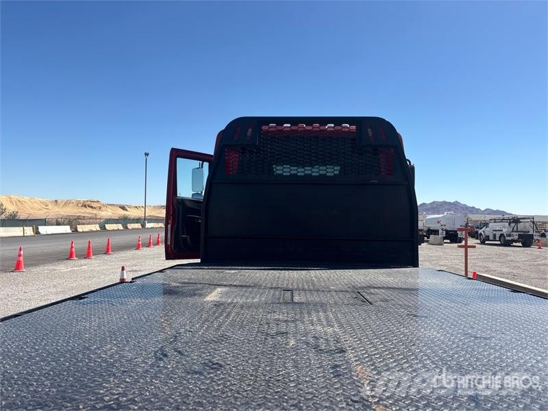 International 4400 Plošinové nákladné automobily/nákladné automobily so sklápacími bočnicami
