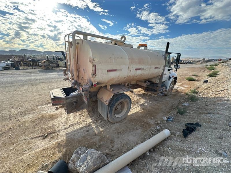 International 4400SBA Поливальні машини