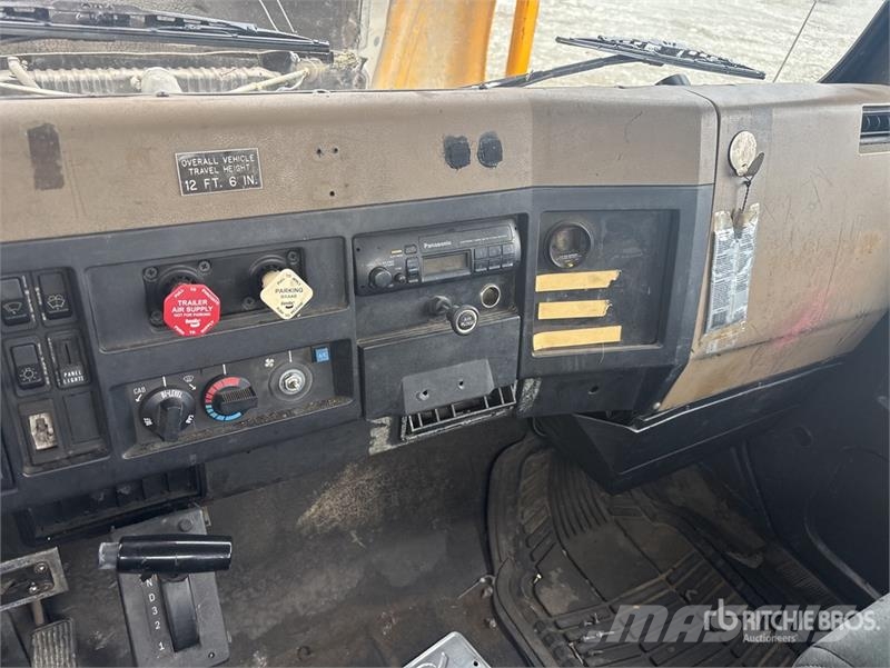 International 4600 LKW-Arbeitsbühnen