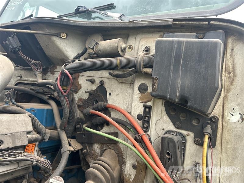 International 4700 Самосвал