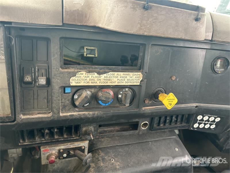 International 4700 Самосвал