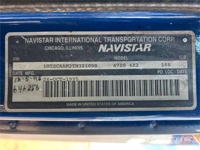 International 4700 4x2 Sleeper Versatile Hauler Truck Тягачі