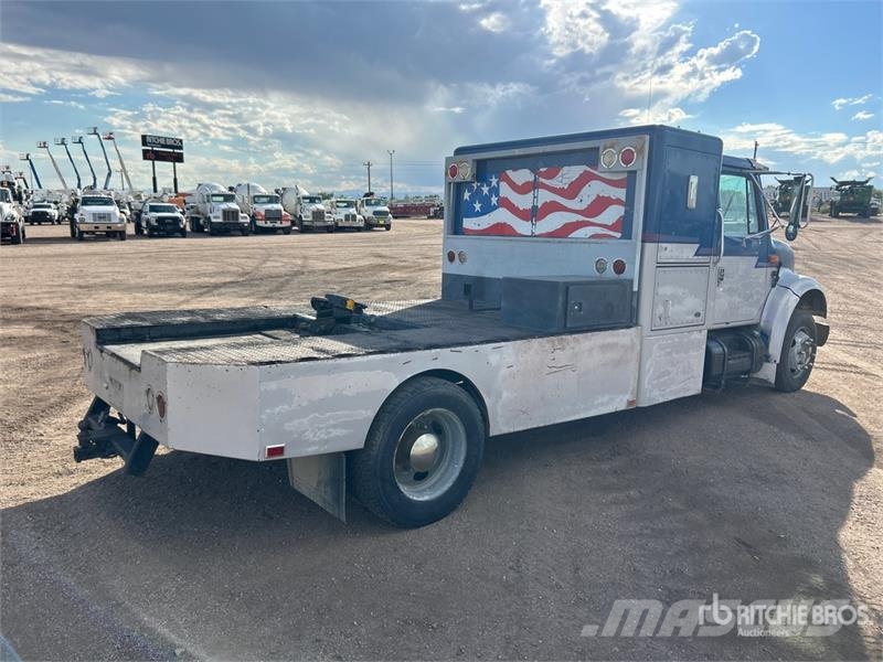 International 4700 4x2 Sleeper Versatile Hauler Truck Тягачі