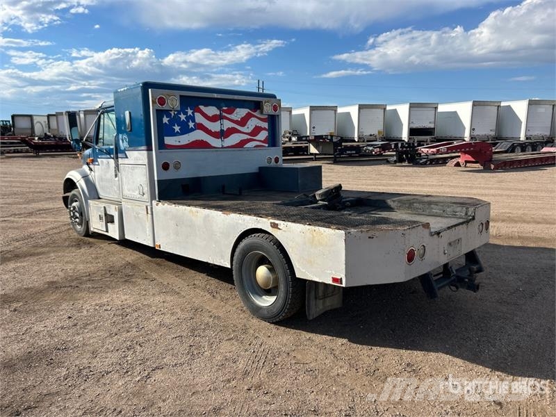 International 4700 4x2 Sleeper Versatile Hauler Truck Тягачі