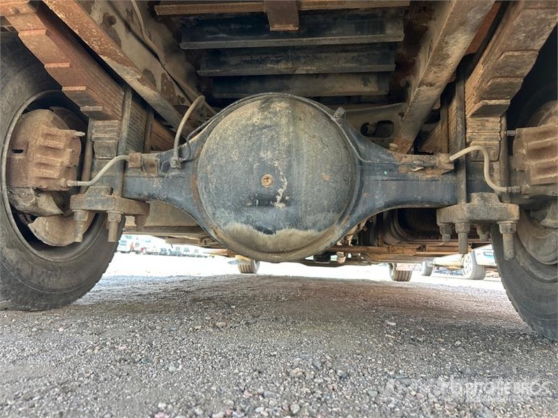 International 4700 4x2 Sleeper Versatile Hauler Truck Тягачі
