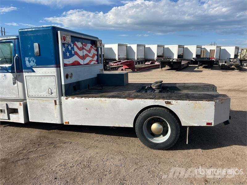 International 4700 4x2 Sleeper Versatile Hauler Truck Тягачі