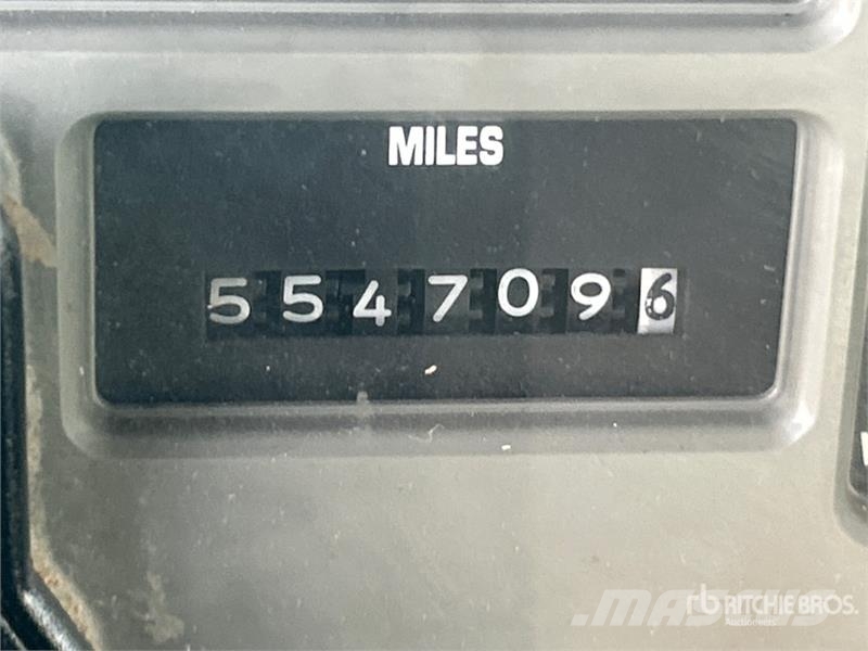 International 4700 4x2 Sleeper Versatile Hauler Truck Тягачі