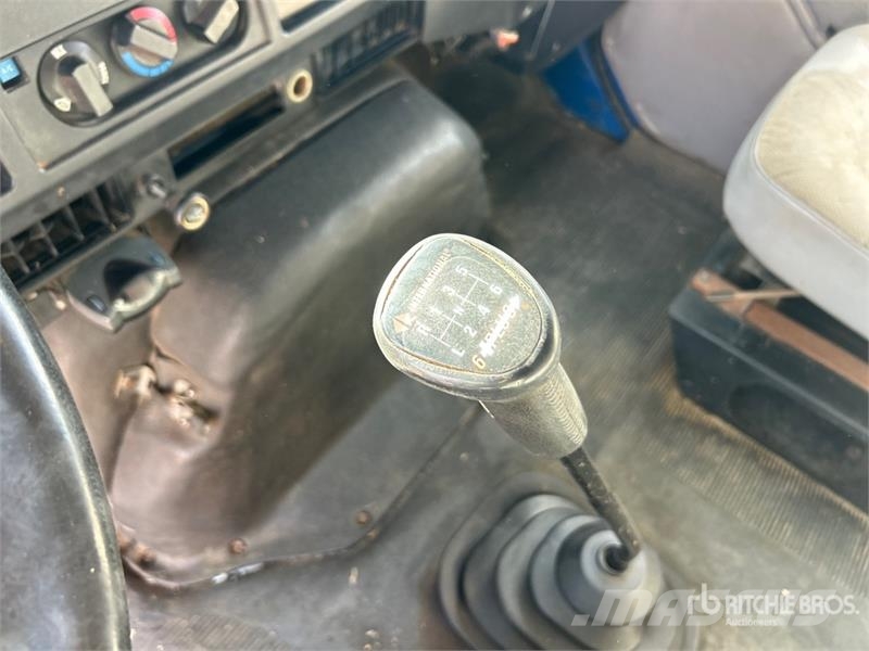 International 4700 4x2 Sleeper Versatile Hauler Truck Тягачі