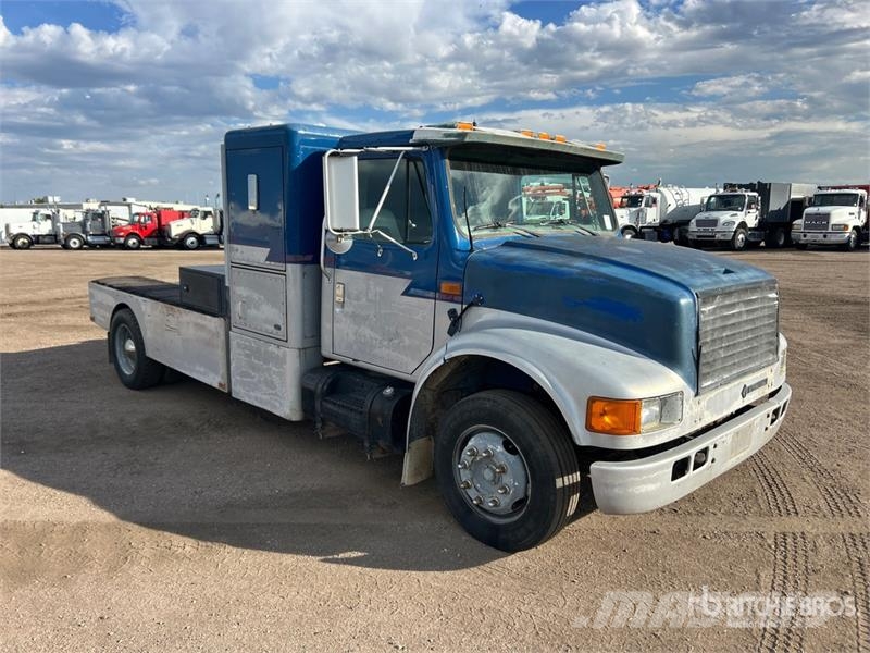 International 4700 4x2 Sleeper Versatile Hauler Truck Тягачі
