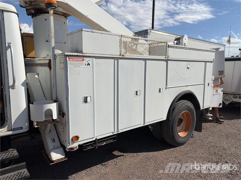 International 4900 Araç üstü platformlar