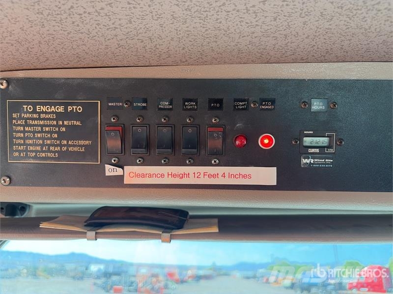International 4900 Araç üstü platformlar