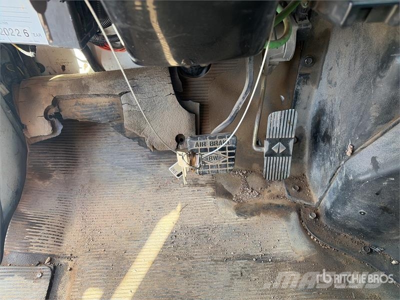 International 4900 Araç üstü platformlar