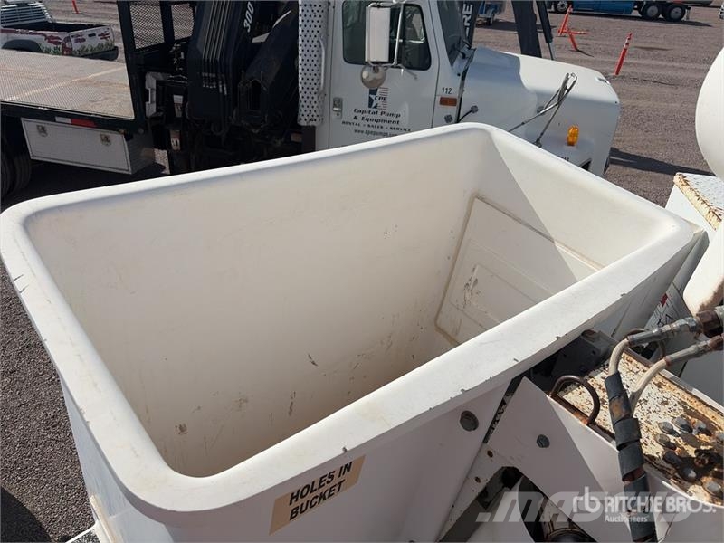 International 4900 Araç üstü platformlar