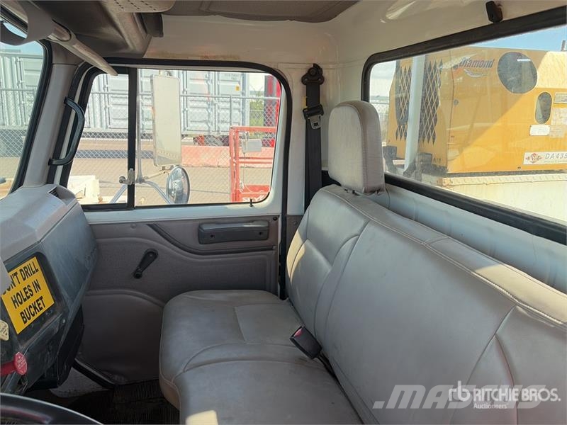 International 4900 Araç üstü platformlar