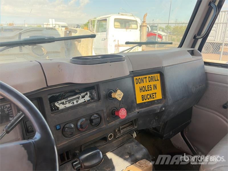 International 4900 Araç üstü platformlar