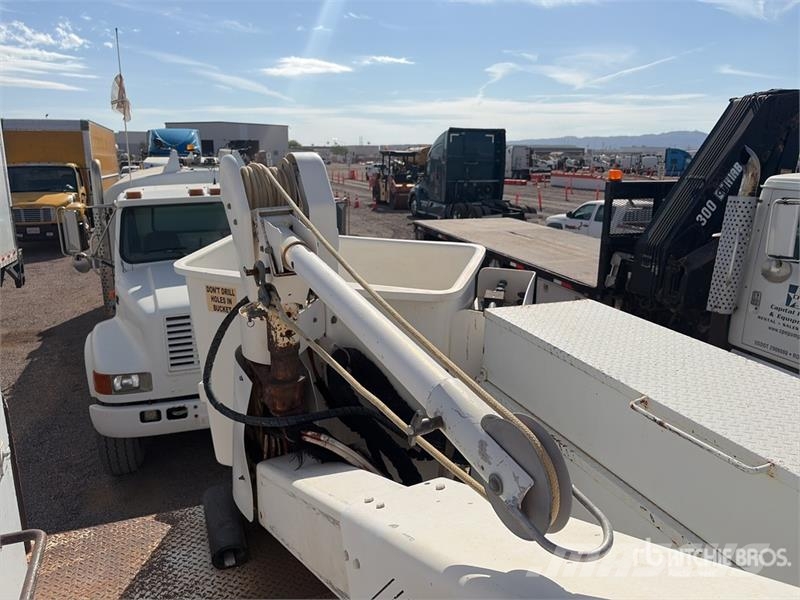 International 4900 Araç üstü platformlar