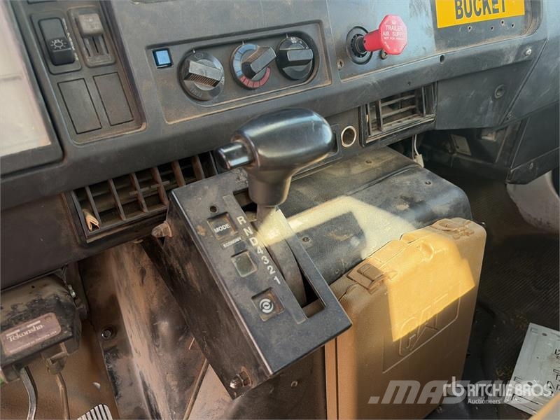 International 4900 Araç üstü platformlar