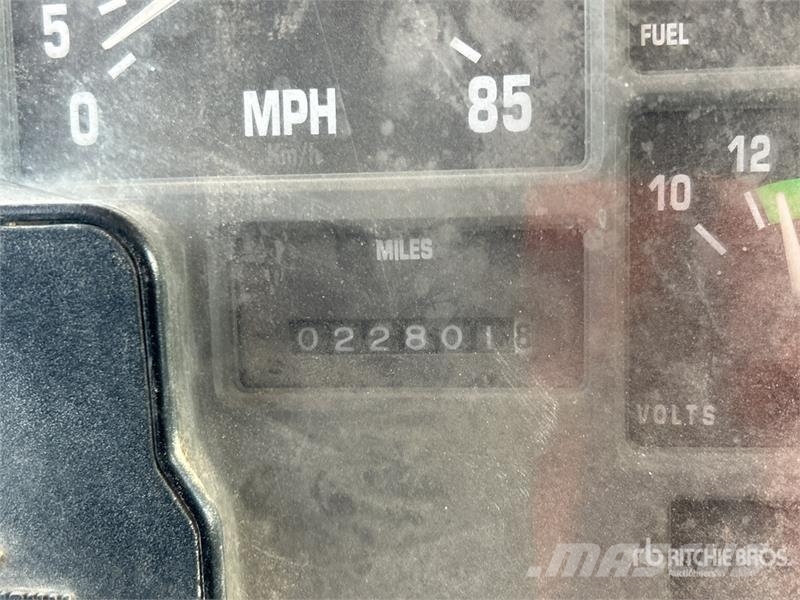 International 4900 Поливальні машини