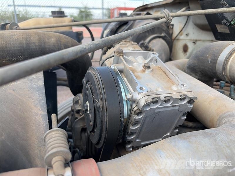 International 4900 Auto korvtõstukid