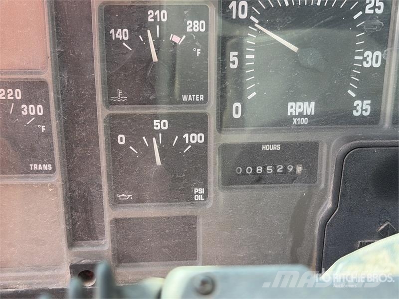International 4900 Auto korvtõstukid