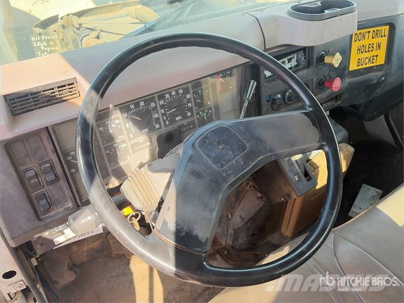 International 4900 Araç üstü platformlar