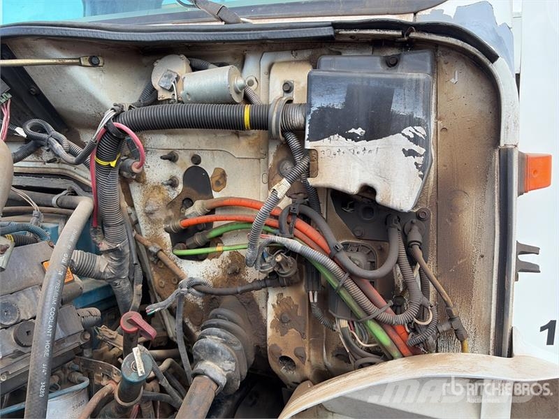 International 4900 Auto korvtõstukid