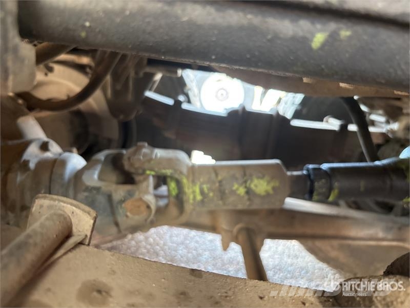 International 4900 6x4 Fuel and Lube Truck Autocisterna