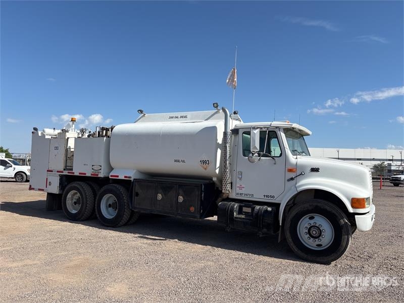 International 4900 6x4 Fuel and Lube Truck Autocisterna