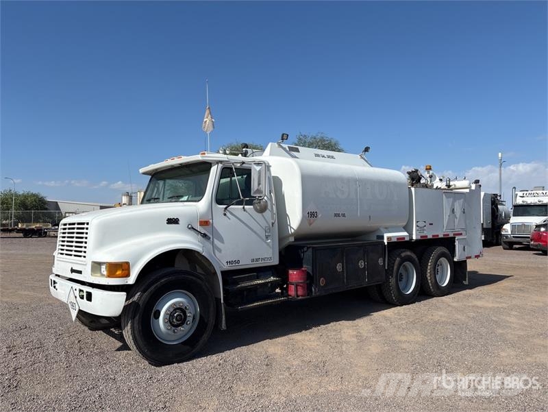 International 4900 6x4 Fuel and Lube Truck Autocisterna
