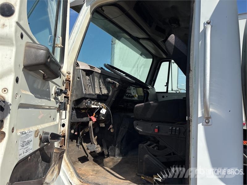 International 4900 6x4 Fuel and Lube Truck Autocisterna