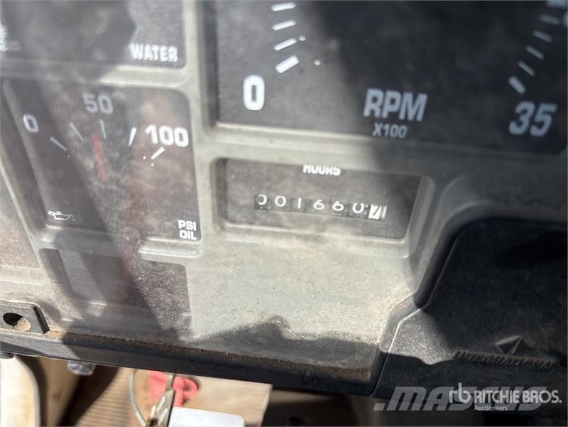 International 4900 6x4 Fuel and Lube Truck Autocisterna