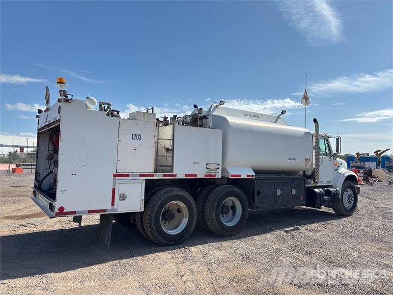 International 4900 6x4 Fuel and Lube Truck Autocisterna