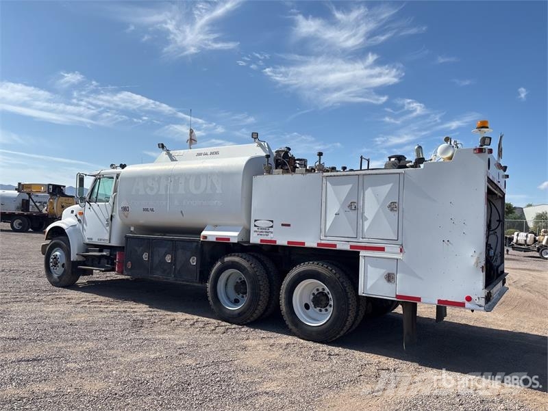 International 4900 6x4 Fuel and Lube Truck Autocisterna