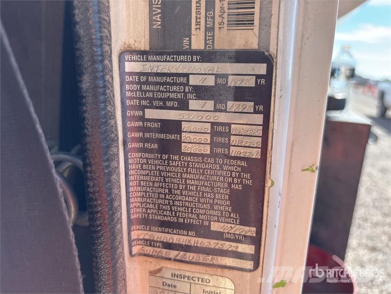 International 4900 6x4 Fuel and Lube Truck Autocisterna