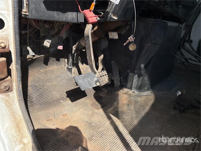 International 4900 6x4 Fuel and Lube Truck Autocisterna