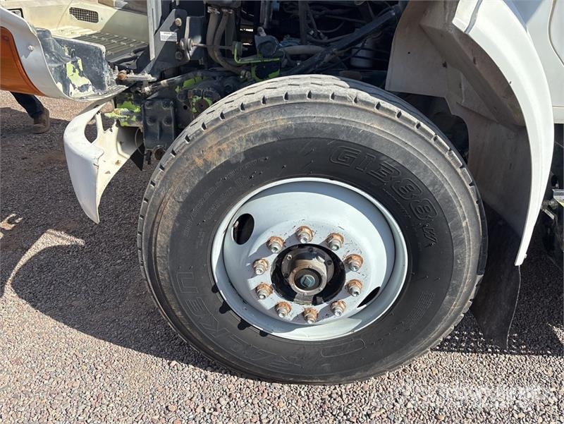 International 4900 6x4 Fuel and Lube Truck Autocisterna