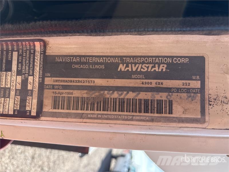 International 4900 6x4 Fuel and Lube Truck Autocisterna