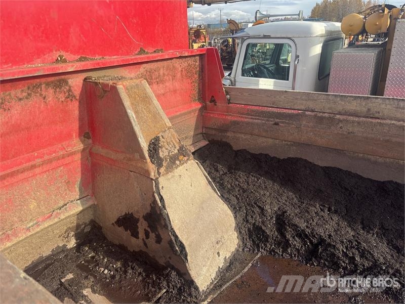 International 5500i 6x4 T/A Dump Truck (Inoperable) Kipper