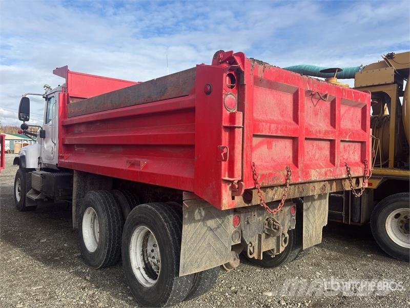 International 5500i 6x4 T/A Dump Truck (Inoperable) Kipper