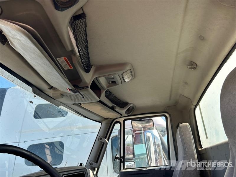 International 6x4 Cab and Chassis (Inoperable) Kabine i unutrašnjost