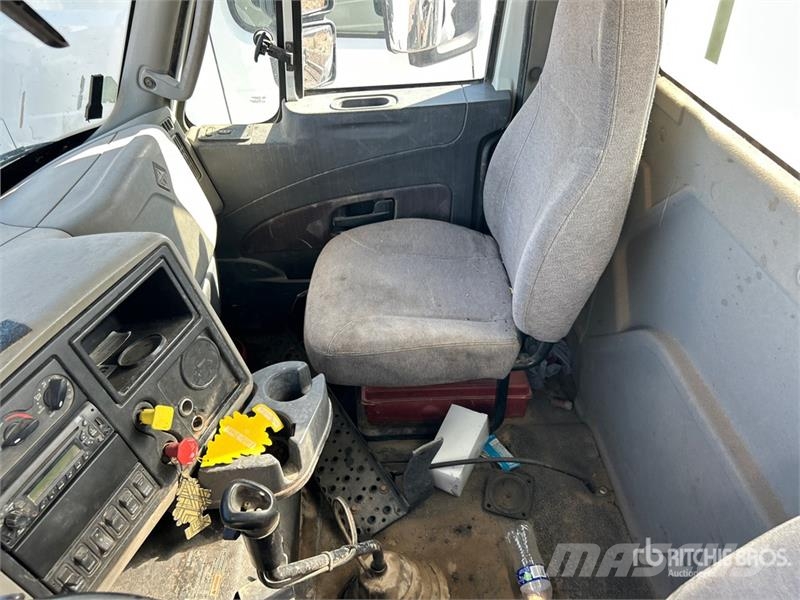 International 6x4 Cab and Chassis (Inoperable) Kabine i unutrašnjost